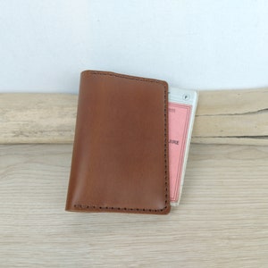 étui passeport en cuir marron / étui à carte grise / étui papiers de voiture / portefeuille minimaliste pour homme / cuir cousu main.