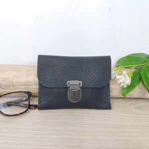 Porte-monnaie homme en cuir noir / Porte-monnaie minimaliste cousu main / Porte-monnaie artisanal à fermoir cartable / cadeau homme en cuir.