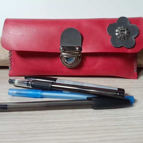 Trousse à stylos en cuir rouge et gris avec fermoir cartable fantaisie et fleur /Trousse d'école plate / étui à stylos en cuir / cousu main