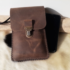 Pochette téléphone à bandoulière, en cuir marron avec fermoir cartable/ pochette pour lunettes/ sac pour téléphone portable cousu main..