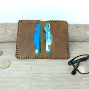 Verontruste bruin lederen kaarthouder / herenkaarthouder / minimalistische kaarthouder / mannelijke mini portemonnee / met de hand gestikt.