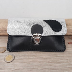 Tabaquera de mujer en piel metalizada plateada y negra / Tabaquera de mujer / Cartera de mujer minimalista / piel cosida a mano.