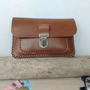 Cartera minimalista de piel marrón / bolso grande con cierre de cartera / bolsa para tabaco / cosida a mano.