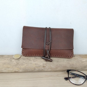 Blague à tabac en cuir marron effet vieilli à lacet, Blague homme en cuir, Pochette à tabac artisanale, Pochette à papiers, Cousu main