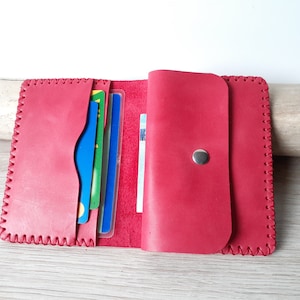 Portefeuille en cuir rouge pour femme / porte-monnaie porte cartes cousu main / petit portefeuille format carte d'identité.