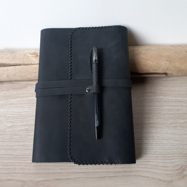 Carnet a5 en cuir noir, Couvre carnet en cuir avec son carnet, Etui en cuir cousu main et carnet 120 pages, Journal intime.