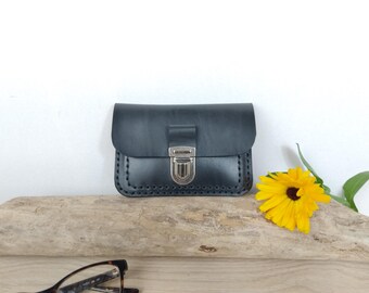Men's black leather wallet with satchel clasp and bank card pocket / hand-stitched.