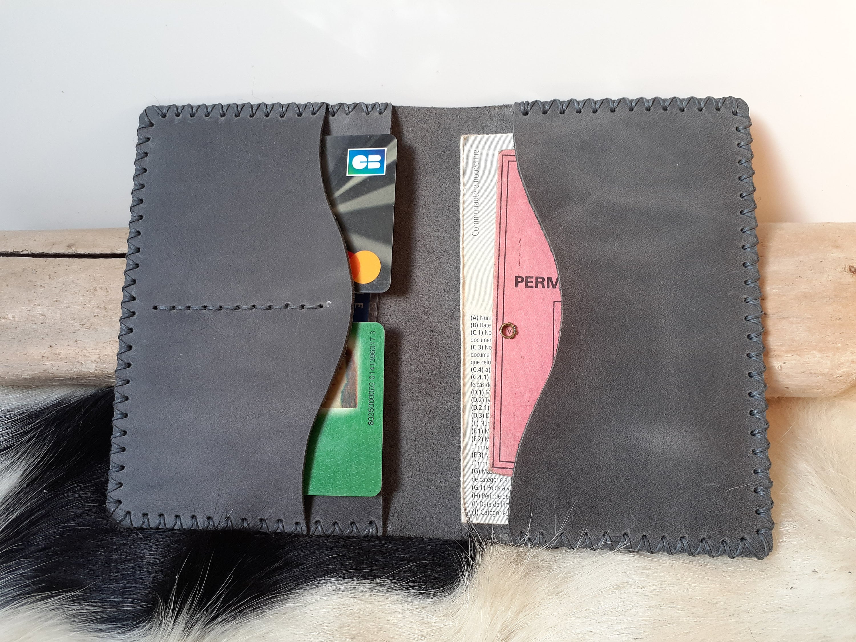 kwmobile Porte permis de conduire carte grise avec compartiments cartes  passeport - Étui portefeuille de protection en simili cuir blanc-noir