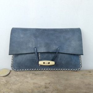 Blague à tabac en cuir vieilli, Blague bicolore bleu et gris, Pochette à tabac artisanale, Portefeuille original, Cuir cousu main.