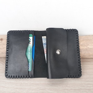 Portefeuille homme en cuir noir / portefeuille de poche / porte-monnaie porte-carte / petit portefeuille format carte bancaire.