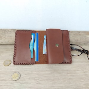 Portefeuille homme en cuir marron /portefeuille compact  /portefeuille porte-monnaie artisanal /portefeuille format carte d'identité.