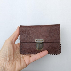 porte-monnaie homme en cuir marron / Porte-monnaie minimaliste / porte-monnaie artisanal en cuir souple grainé / portemonnaie cousu main.