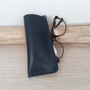 Etui à lunettes souple en cuir bleu / étui à lunettes minimaliste / pochette pour lunettes / cuir cousu main.