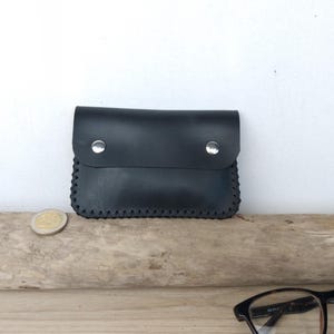 porte-monnaie homme en cuir noir / portemonnaie à pressions / porte-monnaie minimaliste / porte-monnaie artisanal en cuir cousu main.