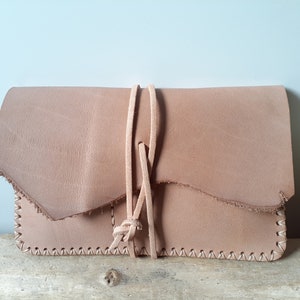 Blague à tabac en cuir naturel à lacet, Blague femme en cuir, Pochette à tabac artisanale, Etui tabac à rouler cousu main