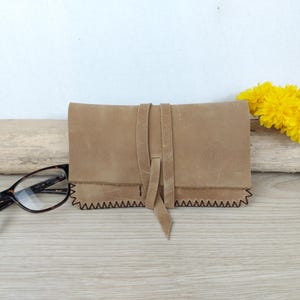 Blague à tabac en cuir vieilli / Blague minimaliste à lanière / Pochette à tabac artisanale en cuir cousu main / cadeau fumeur.