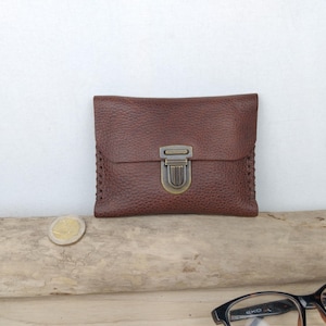 Porte monnaie pour homme en cuir marron vieilli avec fermoir cartable / petit porte-monnaie minimaliste / cousu main.