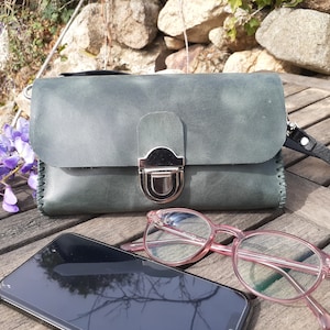 Sac à bandoulière femme en cuir vert / mini sac à main artisanal / petit sac à bandoulière / sac de ville cousu main / cadeau pour elle.