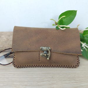 Blague à tabac en cuir marron effet vieilli, pochette pour tabac à rouler, portefeuille original minimaliste homme, pochette à papiers.