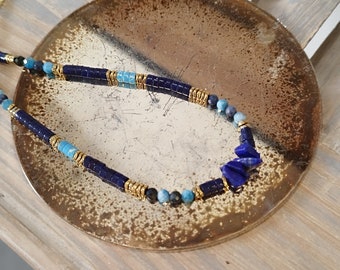 Collier bleu ras de cou pierres