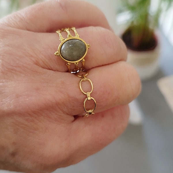 Bague grise cabochon pierre