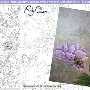 Puede incluir: Una página para colorear en blanco y negro de una flor de peonía con abejas. La imagen es una página para colorear imprimible para uso personal únicamente. El texto "Ruby Charm" está en la esquina superior derecha de la imagen. La imagen también incluye una muestra coloreada de la flor de peonía con abejas.