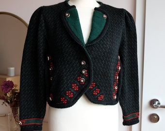 Trachtenstrickjacke mit Puffärmeln