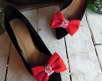 Scarpa clip nastro rosso