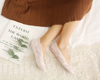 lace socks, low socks, no show socks, stretchy socks, silicone all around sock, ballet shoe, fashion socks, trendy socks, invisible socks