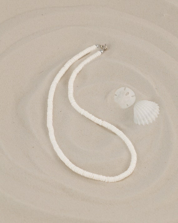 Thunaraz Puka Shell Necklace for Men Shell Necklace White Puka Shell  Necklace with Extender Chain 14IN : Amazon.ca: Clothing, Shoes & Accessories