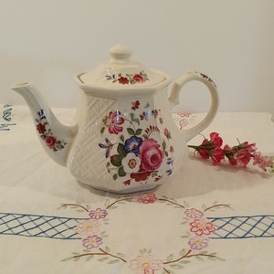 Sadler Summer Floral Trellis Teapot,Full Size; Vintage Sadler, Vintage Sadler Teapot, Trellis Embossed Teapot With Summer Flowers, Full Size