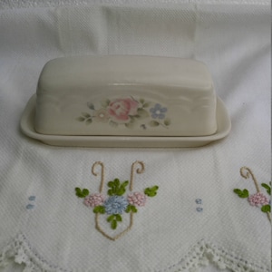 Vintage Pfaltzgraff Tea Rose Covered Butter Dish; Pfaltzgraff Tea Rose, Vintage Covered Butter Dish, Vintage Butter Dish, Stoneware