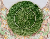 Bordallo Pinneiro Majolica Style Figs Plate in Green Vintage Bordallo Pinneiro, Figs Surrounded By Leaves Majolica Style Plate