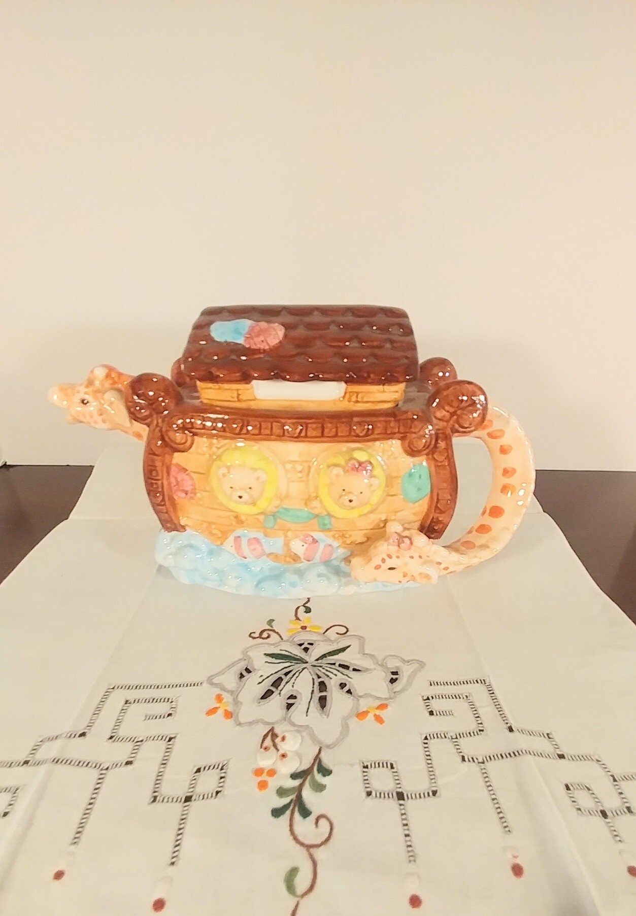 ノアの箱舟 手描きフィギュアティーポット、エネスコ製、フルサイズ