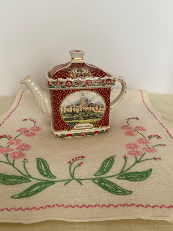 Windsor Castle Teapot by Sadler Vintage Teapot Made in England Sadler Teapot Windsor Castle Teapot Full Color Gold Accents Etsy