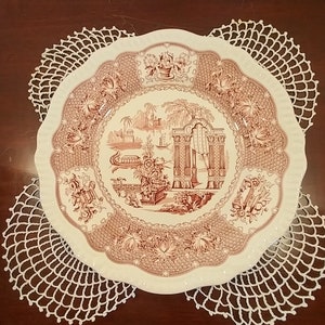 Spode Archive Collection Regency Series Intitolata Pagoda Cranberry Red Transferware Plate; Spode vintage, piatto collezione archivio