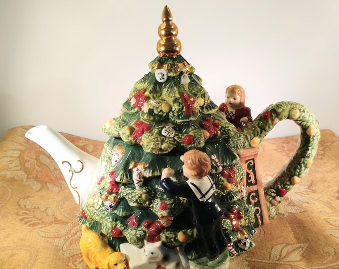 Waterford Holiday Heirlooms Trimming the Tree 1st Edition Teapot