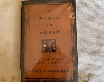 A Woman In Amber, Healing The Trauma of War and Exile, By Agate Nesaule; Vintage Autobiography, Vintage Book, A Woman in Amber
