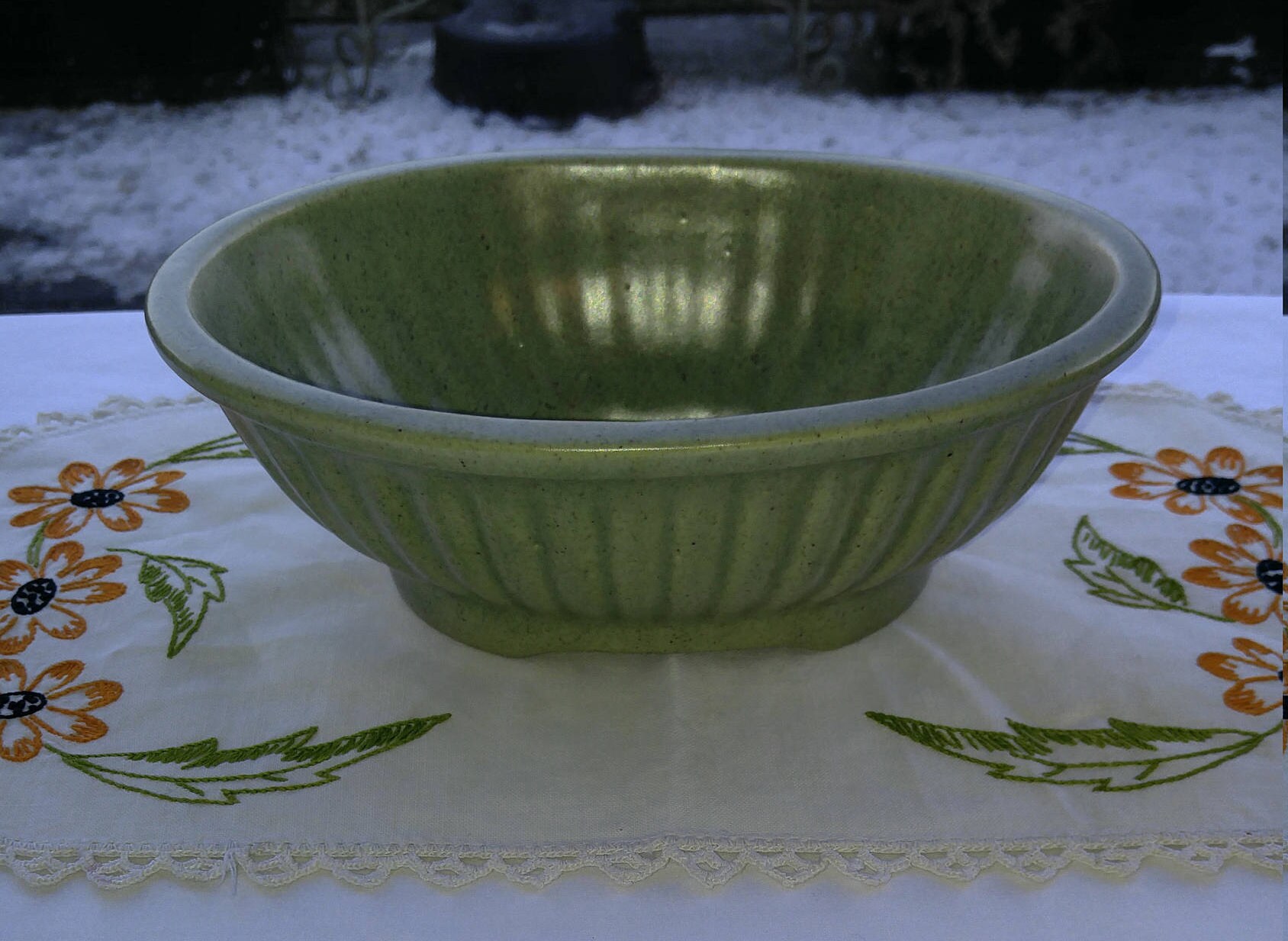 Haeger Potteries Mid Century Modern Planter, Oval Green Fleck
