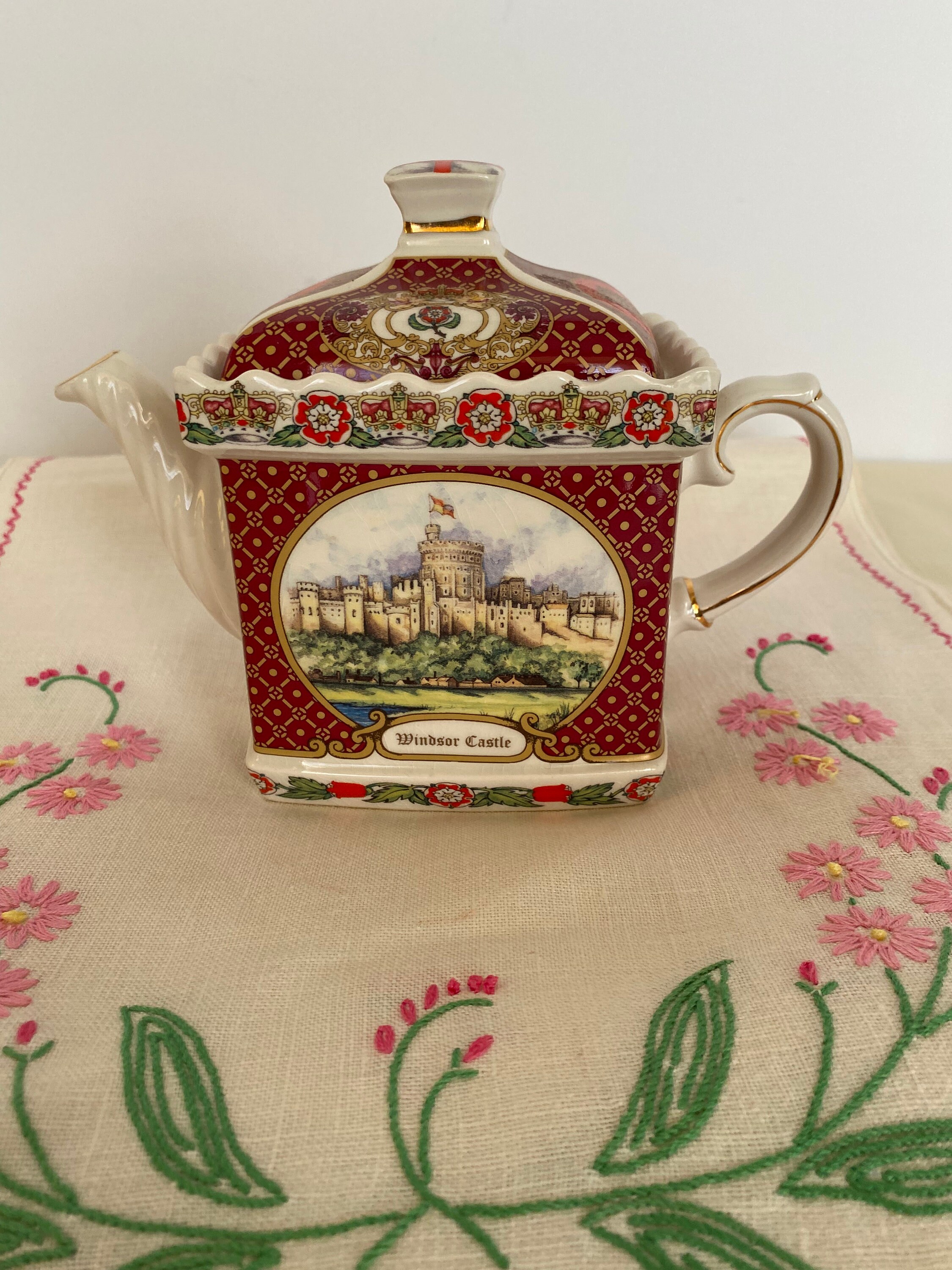 Windsor Castle Teapot by Sadler Vintage Teapot Made in England Sadler Teapot Windsor Castle Teapot Full Color Gold Accents Etsy