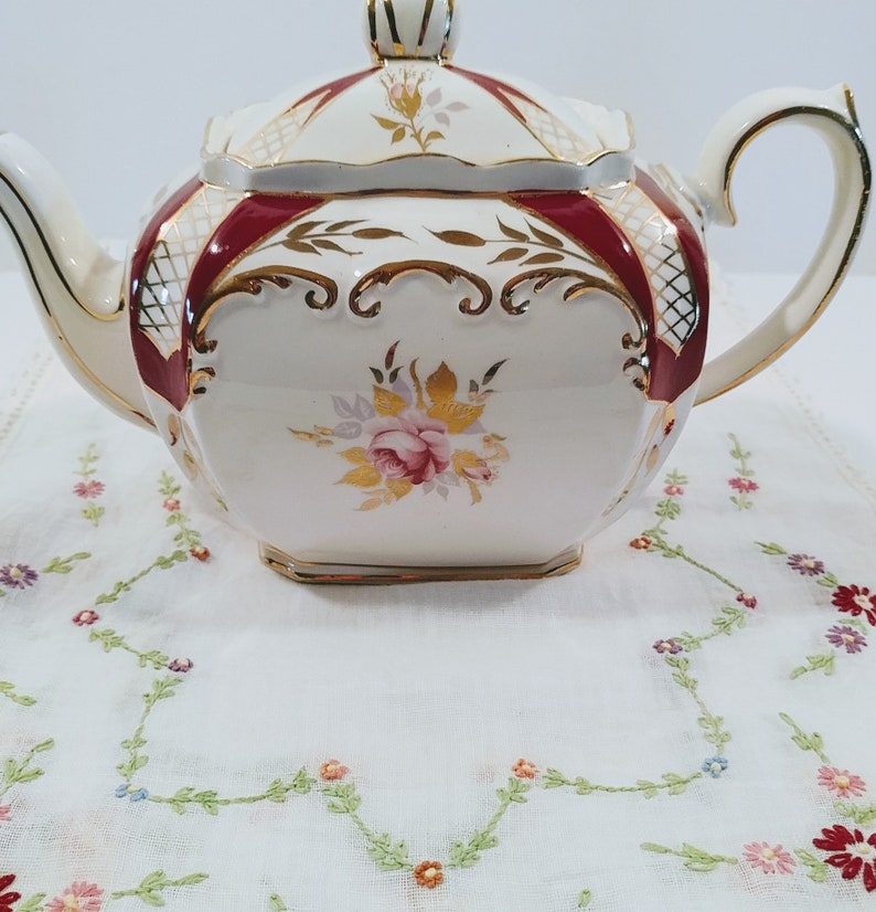 Full Size; Vintage Sadler Teapot Sadler Cube Teapot #2848 Beautiful Vintage Sadler Cube Teapot with Roses and Burgundy and Gold Trim