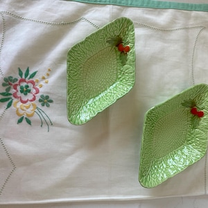 Crown Devon diamantformade smörskålar med upphöjda tomater - set om 2; Vintage Crown Devon, vintage smörskål, serveringsskål, mönster 552