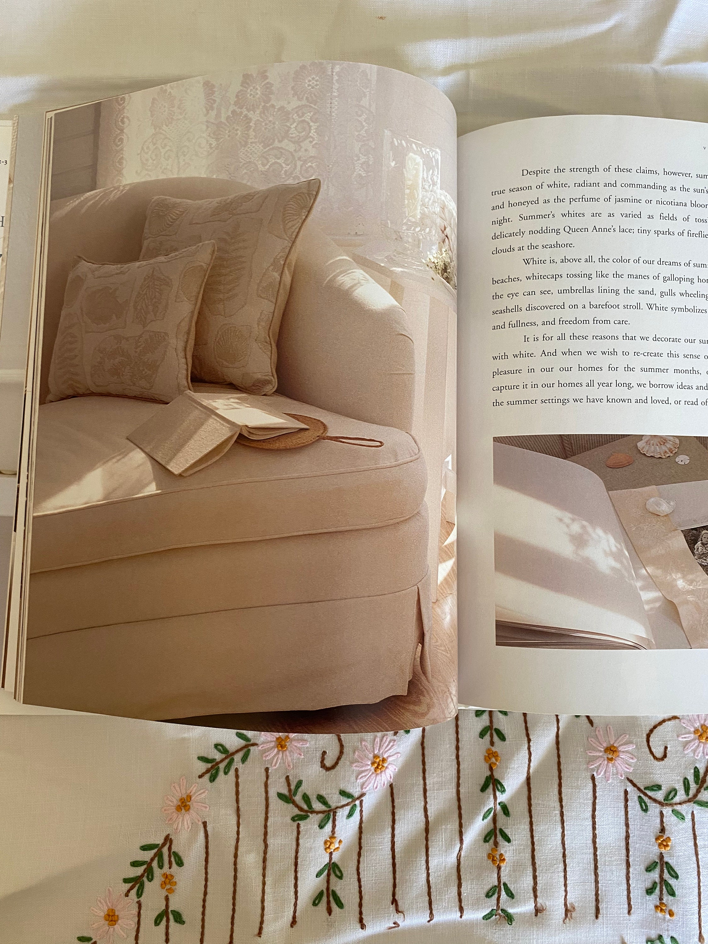 Victoria: At Home with White: Celebrating the Intimate Home