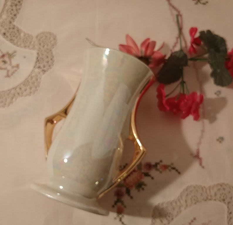 Vintage Pearl China Company Art Deco Pearlescent Opalescent Glazed Vase with 22K Gold Handles; Vintage Pearl China Art Deco Vintage Vase