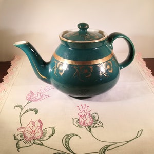 Vintage Hall New York Dresden Patroon Groen met gouden bloemen en trims theepot, full size; Vintage Theepot, Circa jaren 1940, Hall Theepot