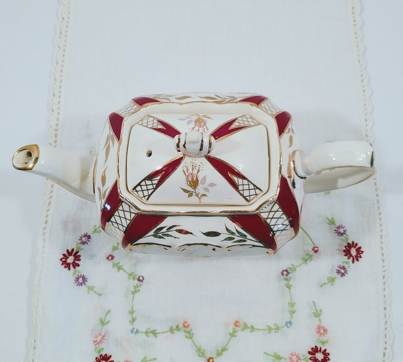 Full Size; Vintage Sadler Teapot Sadler Cube Teapot #2848 Beautiful Vintage Sadler Cube Teapot with Roses and Burgundy and Gold Trim