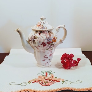 Antique Booths Ltd. England Washington Pattern Coffee Pot; Antique Booths, Antique Washington Pattern, Antique Coffee Pot, Booths England