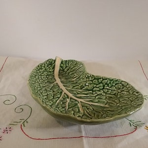 Bordallo Pinheiro Majolica Style Crescent Serving Plate, Cabbage Green Pattern; Vintage Bordallo Pinheiro, Cabbage Green Pattern, Crescent