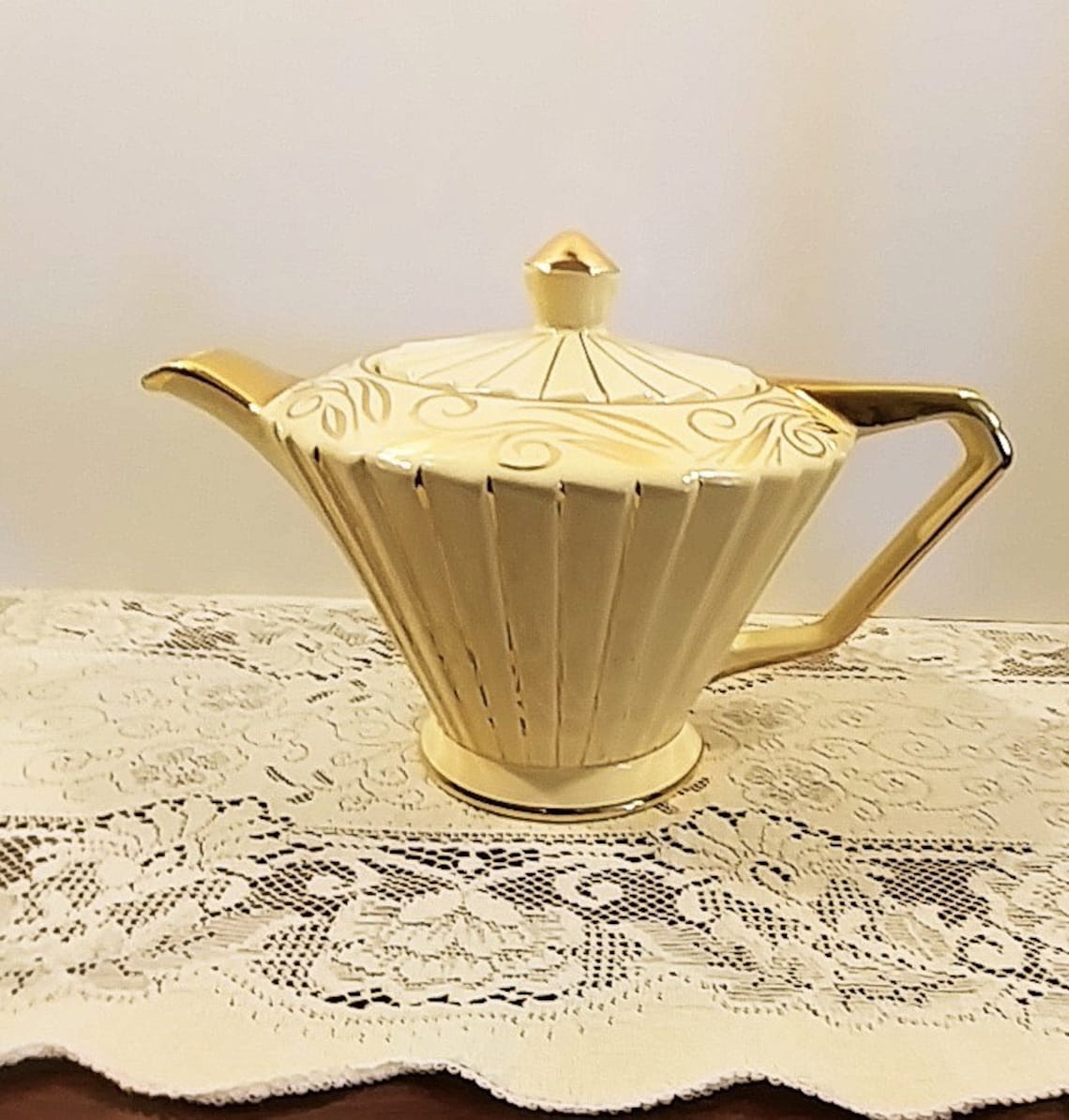 Sadler Art Deco Starburst Teapot in Creamy Yellow and Gold Etsy Canada