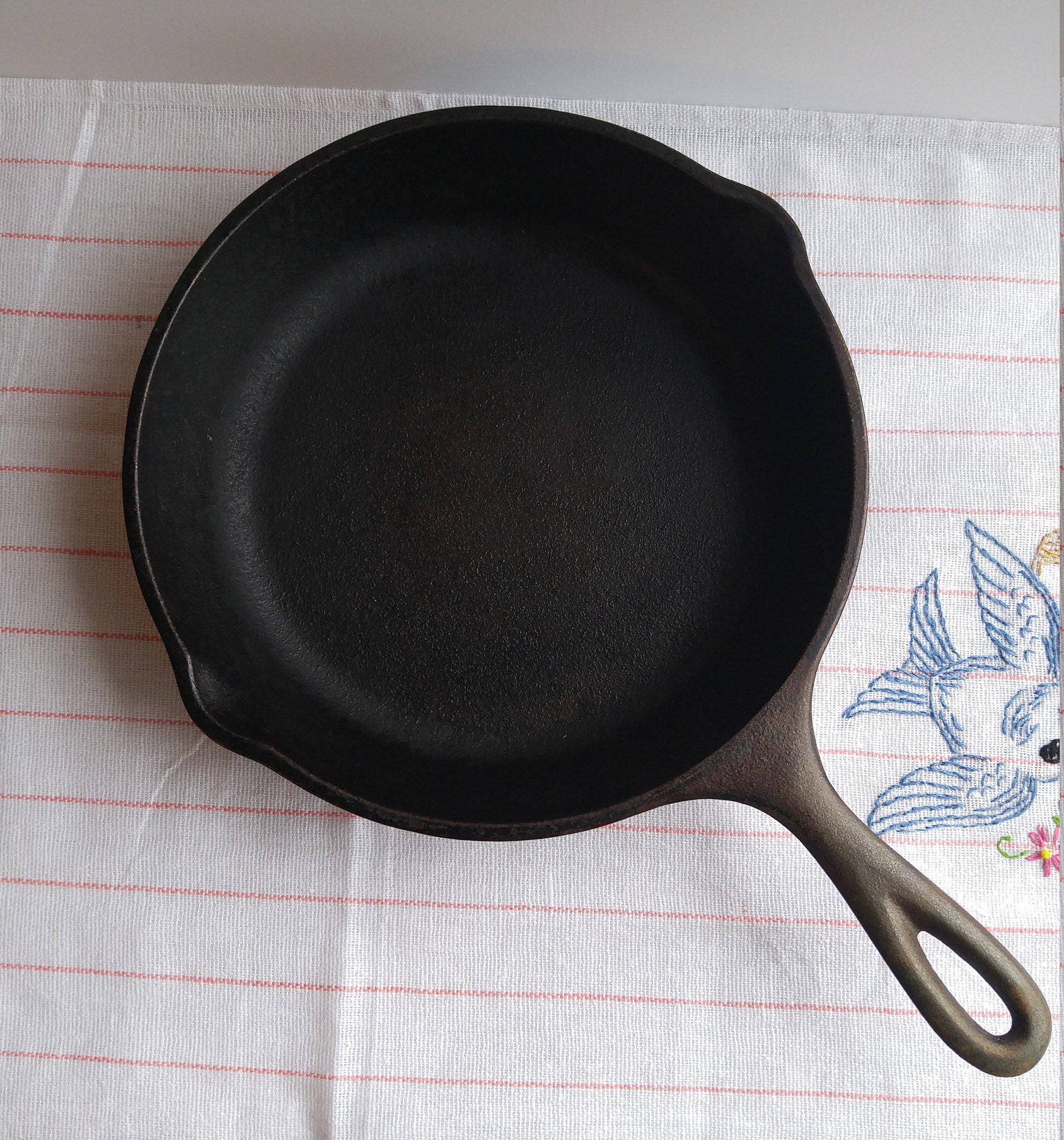 VINTAGE LODGE #8 10 INCH CAST IRON SKILLET FRYING PAN P/N 8SK MADE IN USA
